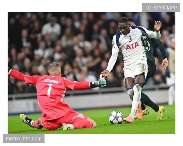 荷兰新星范德芬加盟热刺，剑指英超闪耀舞台