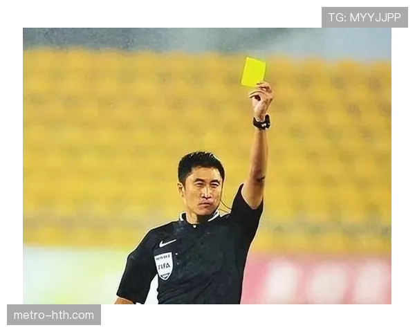 被换下球员场边抗议，裁判能否出牌？