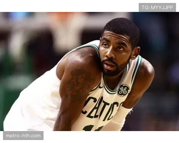 欧文无球跑动制造错位，拉开空间改变进攻结构