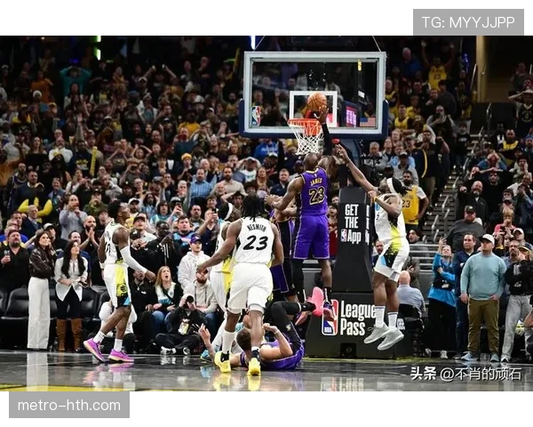 魔术师约翰逊改变湖人进攻结构，主导快攻拉开分差
