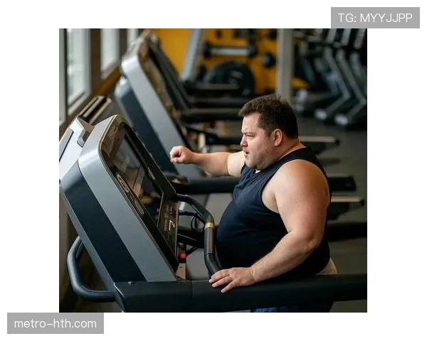 辛德hu训练完直接啃冰块降温，这自律狠人连喝水都算卡路里？